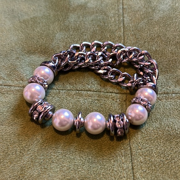 Premier Designs Pearl and Chain bracelet - Picture 5 of 5